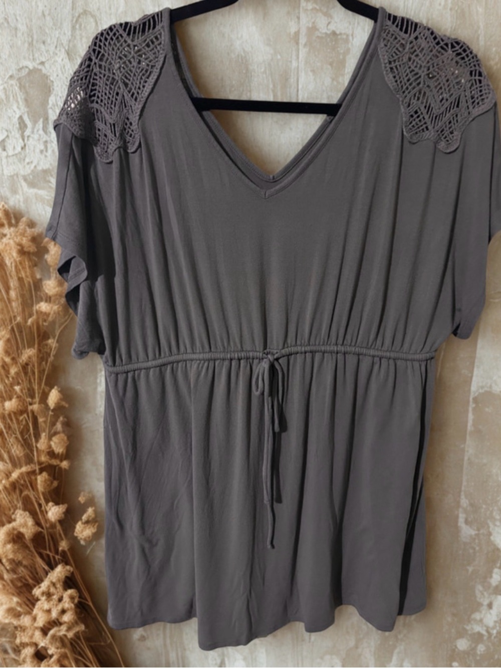 Liz Lange Maternity V-Neck Crochet  Tunic - olive green 🫒 (it’s not gray)